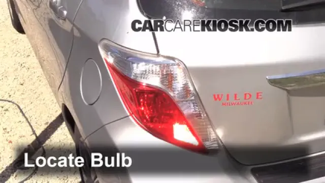 2012 Toyota Yaris L 1.5L 4 Cyl. Hatchback (4 Door) Éclairage Feux de position arrière (remplacer ampoule)